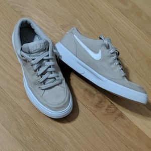 EUC Nike shoes champagne and white